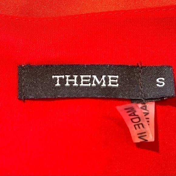 Theme red silk dress - Picture 4 of 6